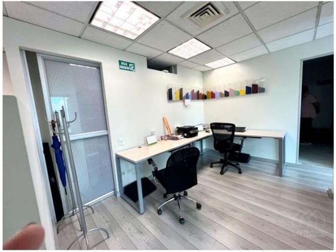 Oficina en venta en El Poblado, Medellín, 80 m² · foto 3 de 10