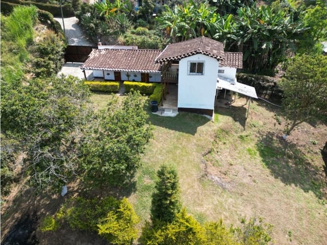 Casa de 5 alcobas en venta en Guarne, 190 m² · foto 2 de 24
