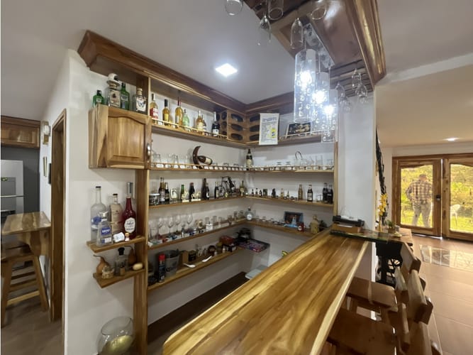 Casa de 9 alcobas en venta en Guarne, 600 m² · foto 2 de 16