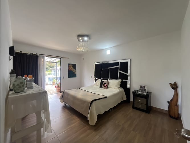 Casa de 9 alcobas en venta en Guarne, 600 m² · foto 6 de 16