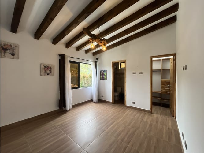 Casa de 9 alcobas en venta en Guarne, 600 m² · foto 11 de 16