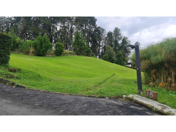 Lote en venta en La Clara, Guarne, 2023 m² · foto 2 de 3