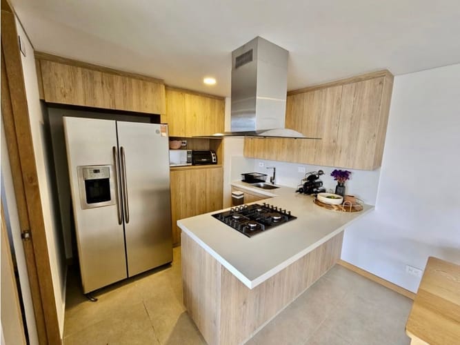 Apartamento de 2 alcobas en arriendo en El Poblado, Medellín, 79 m² · foto 3 de 12