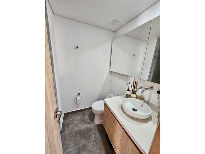 Apartamento de 2 alcobas en arriendo en El Poblado, Medellín, 79 m² · foto 9 de 12