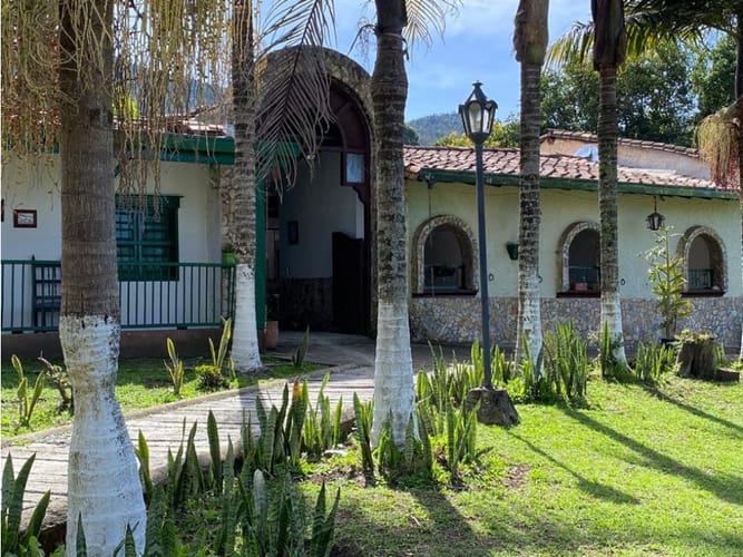 Casa de 8 alcobas en venta en Llano Grande, Rionegro, 700 m² · foto 2 de 20