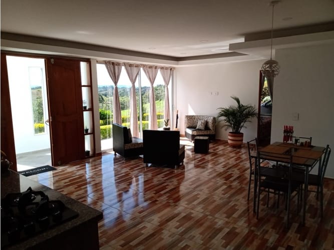 Casa de 3 alcobas en venta en El Carmen De Viboral, El Carmen de Viboral, 258 m² · foto 3 de 11