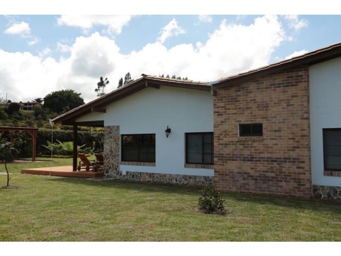 Casa de 4 alcobas en venta en La Ceja, 500 m² · foto 3 de 24