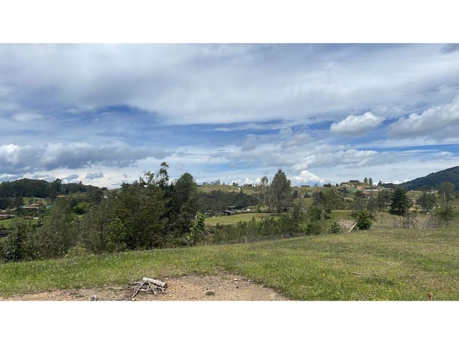 Lote en venta en El Retiro, 2800 m² · foto 2 de 6