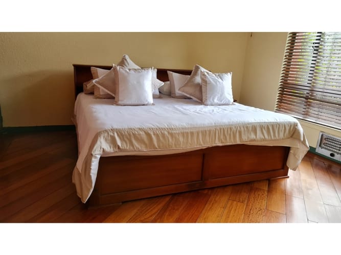 Casa de 4 alcobas en venta en Media Luna, Medellín, 476 m² · foto 3 de 16