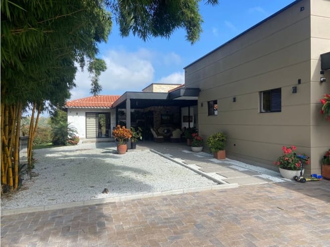Casa de 3 alcobas en venta en San Gerardo, La Ceja, 430 m² · foto 2 de 18