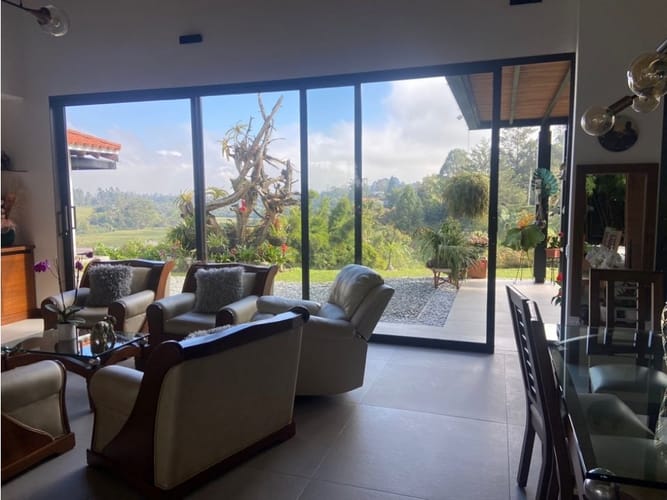 Casa de 3 alcobas en venta en San Gerardo, La Ceja, 430 m² · foto 3 de 18