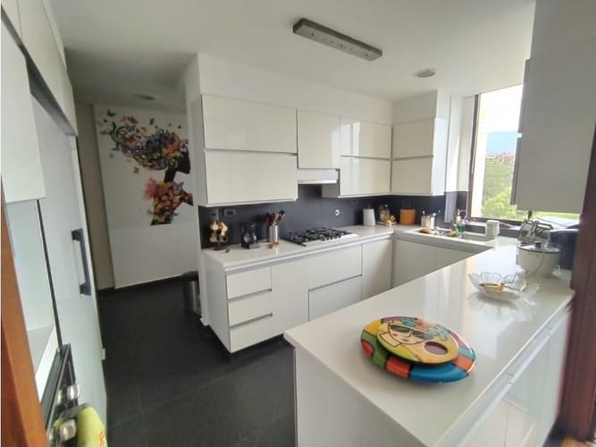Apartamento de 3 alcobas en venta en San Lucas, Medellín, 192 m² · foto 6 de 24