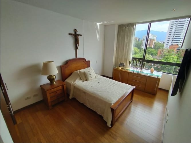 Apartamento de 3 alcobas en venta en San Lucas, Medellín, 192 m² · foto 10 de 24