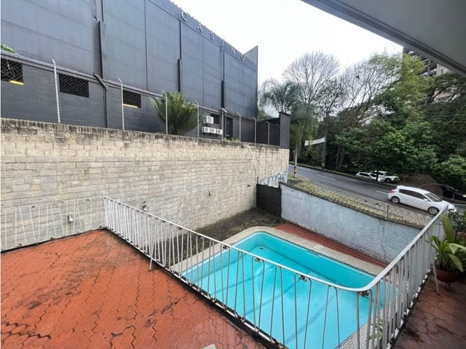 Casa de 5 alcobas en venta en El Poblado, Medellín, 600 m² · foto 5 de 15