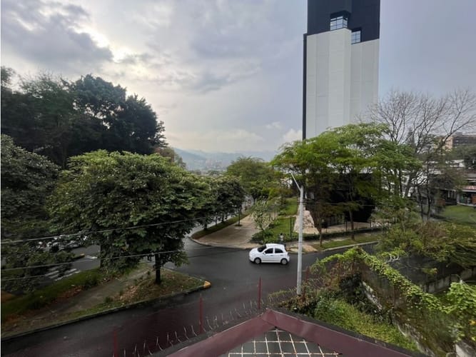 Casa de 5 alcobas en venta en El Poblado, Medellín, 600 m² · foto 9 de 15