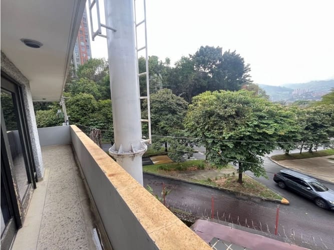 Casa de 5 alcobas en venta en El Poblado, Medellín, 600 m² · foto 10 de 15