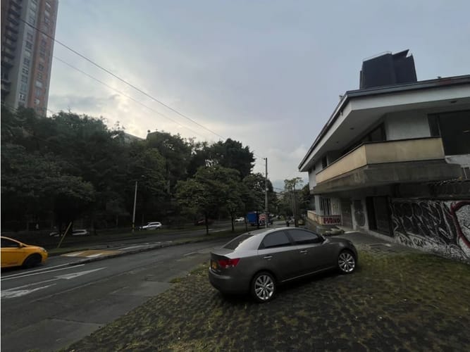 Casa de 5 alcobas en venta en El Poblado, Medellín, 600 m² · foto 15 de 15