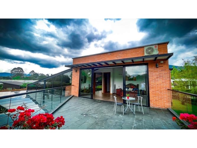 Casa de 5 alcobas en venta en Guamito, La Ceja, 580 m² · foto 7 de 7
