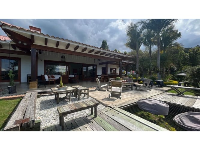 Casa de 3 alcobas en venta en Escobero, Medellín, 600 m² · foto 1 de 24