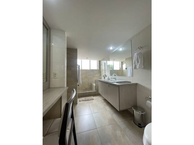 Apartamento de 4 alcobas en venta en La Florida, Medellín, 212 m² · foto 19 de 24