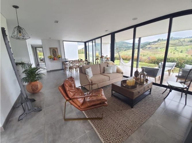 Casa de 3 alcobas en venta en El Retiro, 260 m² · foto 3 de 12