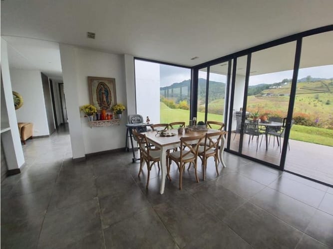 Casa de 3 alcobas en venta en El Retiro, 260 m² · foto 4 de 12