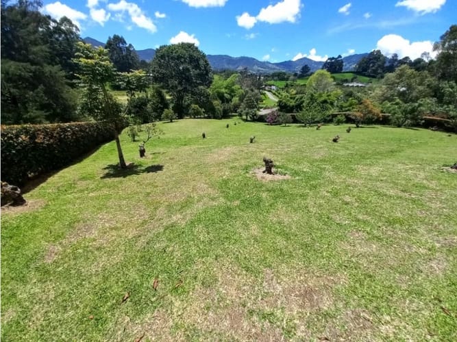 Lote en venta en Guamito, La Ceja, 3638 m² · foto 2 de 5
