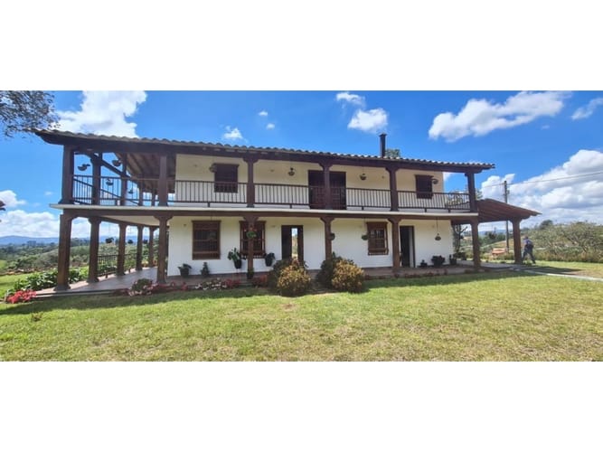 Casa de 5 alcobas en venta en Belen Sur, Rionegro, 380 m² · foto 3 de 13