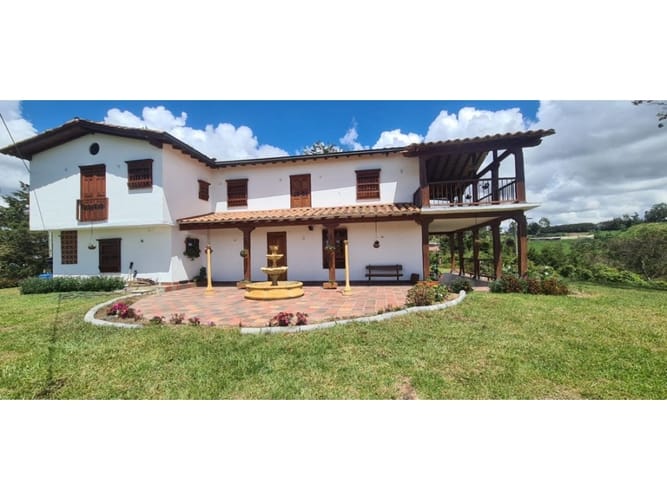 Casa de 5 alcobas en venta en Belen Sur, Rionegro, 380 m² · foto 4 de 13