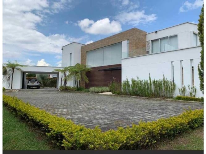 Casa de 5 alcobas en venta en Llano Grande, Guarne, 560 m² · foto 7 de 14