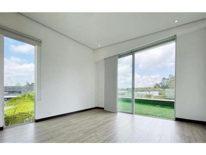 Casa de 5 alcobas en venta en Llano Grande, Guarne, 560 m² · foto 8 de 14