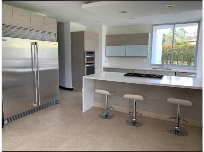 Casa de 5 alcobas en venta en Llano Grande, Guarne, 560 m² · foto 10 de 14