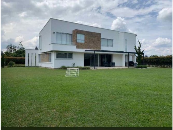 Casa de 5 alcobas en venta en Llano Grande, Guarne, 560 m² · foto 11 de 14