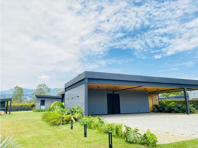 Casa de 3 alcobas en venta en Llano Grande, Rionegro, 424 m² · foto 4 de 24