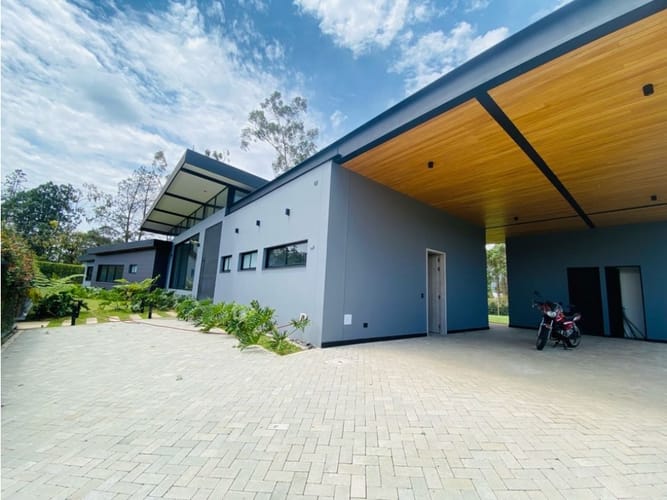 Casa de 3 alcobas en venta en Llano Grande, Rionegro, 424 m² · foto 5 de 24