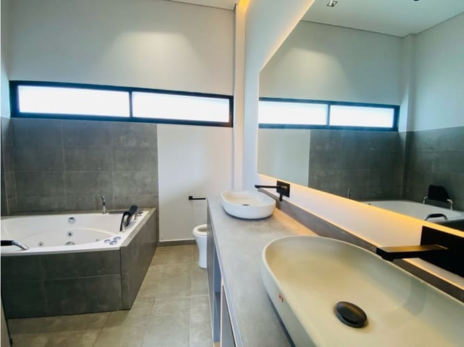 Casa de 3 alcobas en venta en Llano Grande, Rionegro, 424 m² · foto 21 de 24