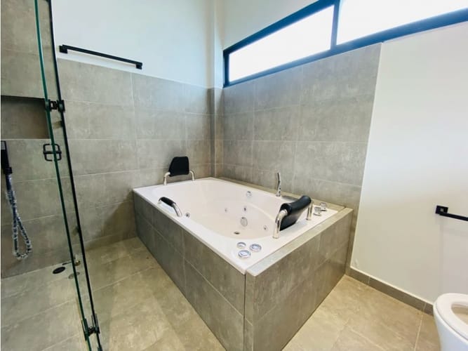 Casa de 3 alcobas en venta en Llano Grande, Rionegro, 424 m² · foto 22 de 24