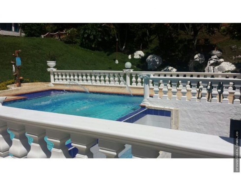 Casa de 6 alcobas en venta en Simon Bolivar Sb (Centro), Copacabana, 950 m² · foto 2 de 16