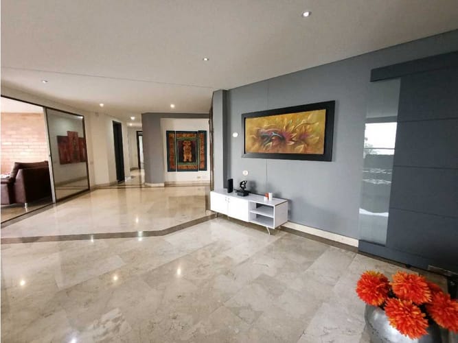 Apartamento de 4 alcobas en venta en San Lucas, Medellín, 400 m² · foto 3 de 24