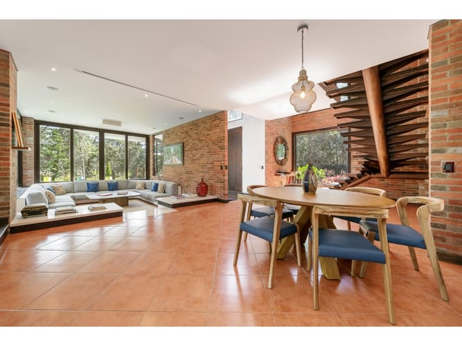 Casa de 4 alcobas en venta en Carrizales, Medellín, 500 m² · foto 2 de 18