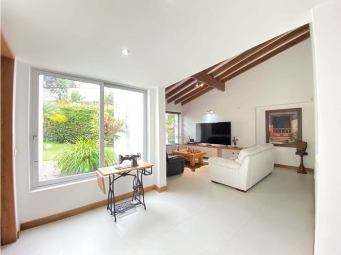 Casa de 3 alcobas en venta en Llano Grande, Rionegro, 384 m² · foto 3 de 24