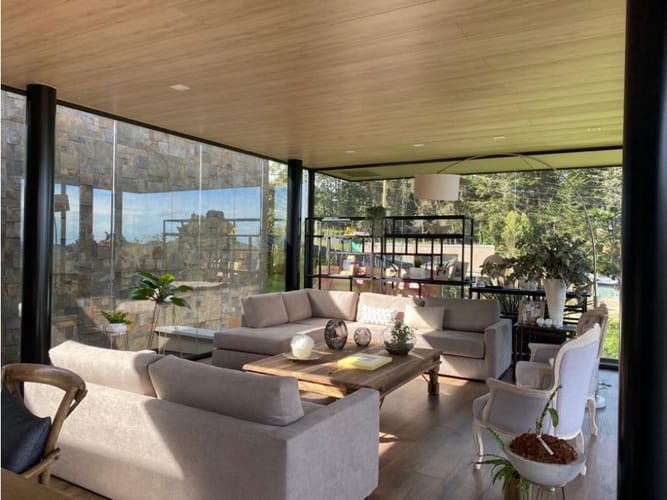 Casa de 3 alcobas en venta en Las Palmas, Medellín, 400 m² · foto 3 de 16
