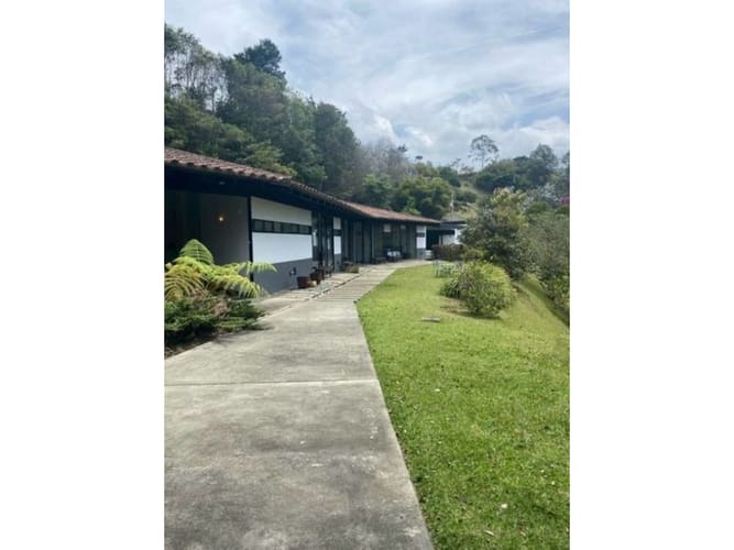 Casa de 4 alcobas en venta en El Retiro, 400 m² · foto 2 de 18