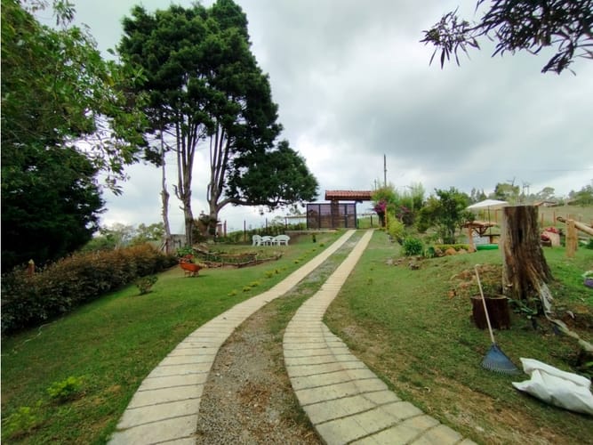 Casa de 6 alcobas en venta en El Zango, Guarne, 300 m² · foto 5 de 24