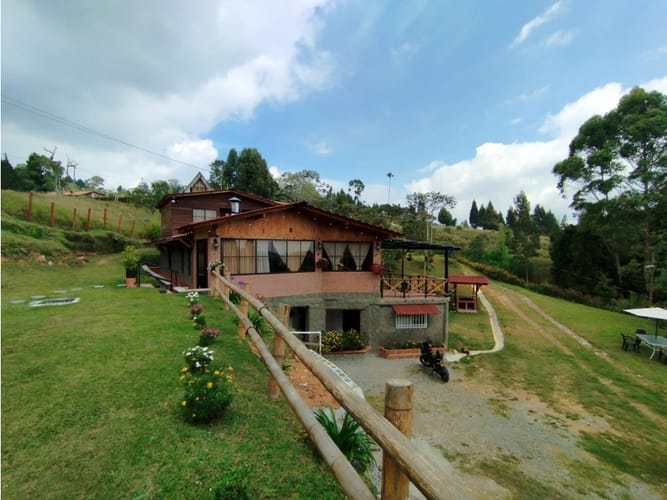 Casa de 6 alcobas en venta en El Zango, Guarne, 300 m² · foto 6 de 24