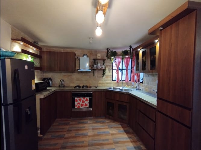 Casa de 6 alcobas en venta en El Zango, Guarne, 300 m² · foto 8 de 24