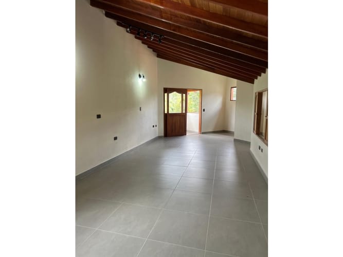 Casa de 4 alcobas en venta en El Tambo, La Ceja, 290 m² · foto 11 de 18