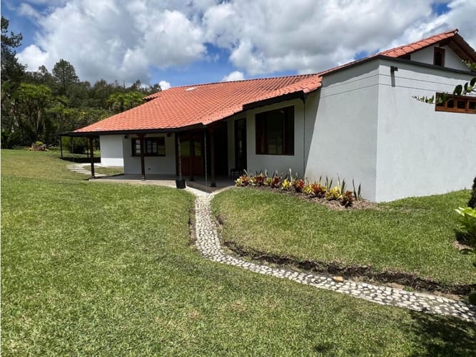 Casa de 4 alcobas en venta en El Tambo, La Ceja, 290 m² · foto 16 de 18