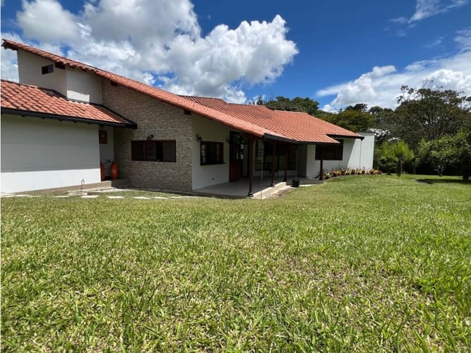 Casa de 4 alcobas en venta en El Tambo, La Ceja, 290 m² · foto 17 de 18