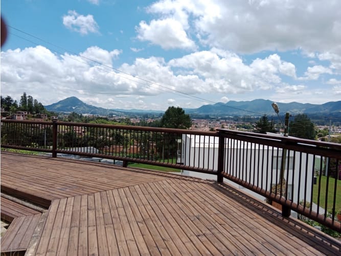 Casa de 6 alcobas en venta en La Milagrosa, La Ceja, 300 m² · foto 2 de 24